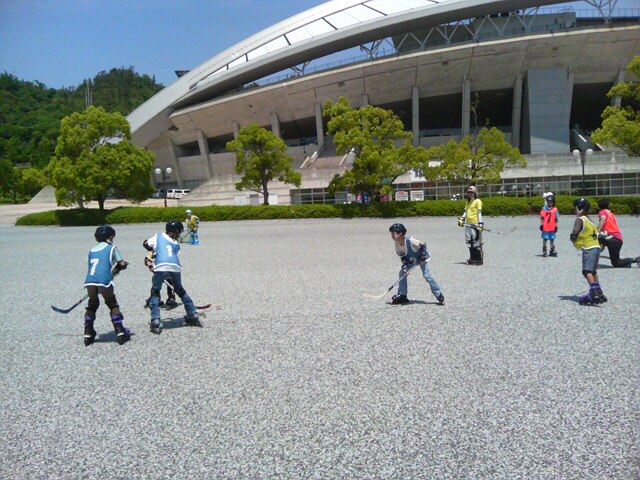 ���̉摜�̒��쌠��
Hiroshima Inline Hockey League(HIHL)�ɂ���܂��B�摜�f�[�^�̖��f�]�p�͌ł����f��\���グ�܂��B