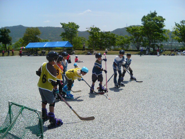 ���̉摜�̒��쌠��
Hiroshima Inline Hockey League(HIHL)�ɂ���܂��B�摜�f�[�^�̖��f�]�p�͌ł����f��\���グ�܂��B