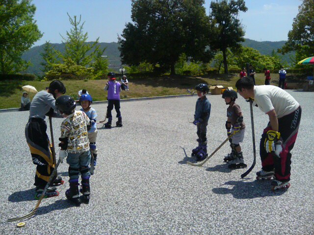 ���̉摜�̒��쌠��
Hiroshima Inline Hockey League(HIHL)�ɂ���܂��B�摜�f�[�^�̖��f�]�p�͌ł����f��\���グ�܂��B