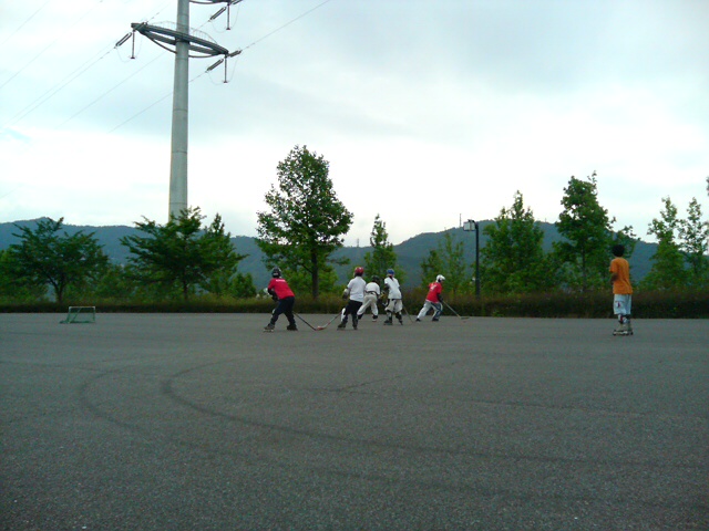 ���̉摜�̒��쌠��
Hiroshima Inline Hockey League(HIHL)�ɂ���܂��B�摜�f�[�^�̖��f�]�p�͌ł����f��\���グ�܂��B