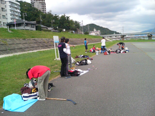 ���̉摜�̒��쌠��
Hiroshima Inline Hockey League(HIHL)�ɂ���܂��B�摜�f�[�^�̖��f�]�p�͌ł����f��\���グ�܂��B