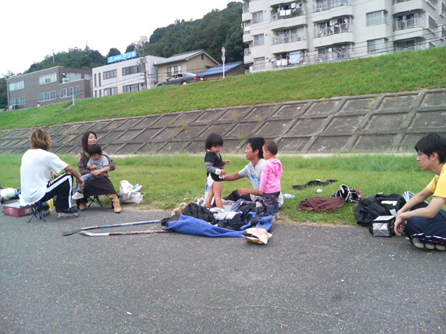 ���̉摜�̒��쌠��
Hiroshima Inline Hockey League(HIHL)�ɂ���܂��B�摜�f�[�^�̖��f�]�p�͌ł����f��\���グ�܂��B