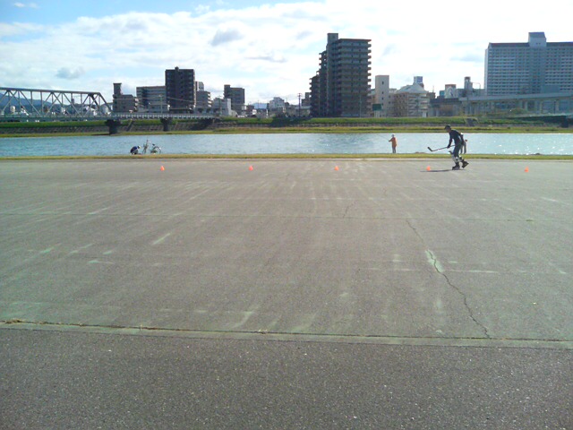 ���̉摜�̒��쌠��
Hiroshima Inline Hockey League(HIHL)�ɂ���܂��B�摜�f�[�^�̖��f�]�p�͌ł����f��\���グ�܂��B