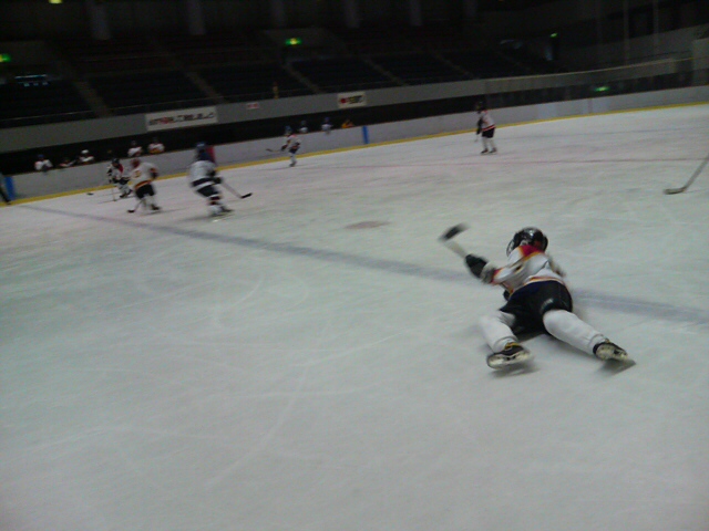 ���̉摜�̒��쌠��
Hiroshima Inline Hockey League(HIHL)�ɂ���܂��B�摜�f�[�^�̖��f�]�p�͌ł����f��\���グ�܂��B