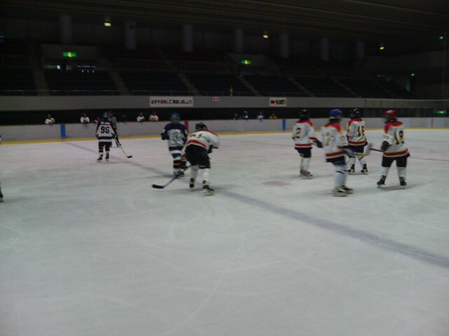 ���̉摜�̒��쌠��
Hiroshima Inline Hockey League(HIHL)�ɂ���܂��B�摜�f�[�^�̖��f�]�p�͌ł����f��\���グ�܂��B