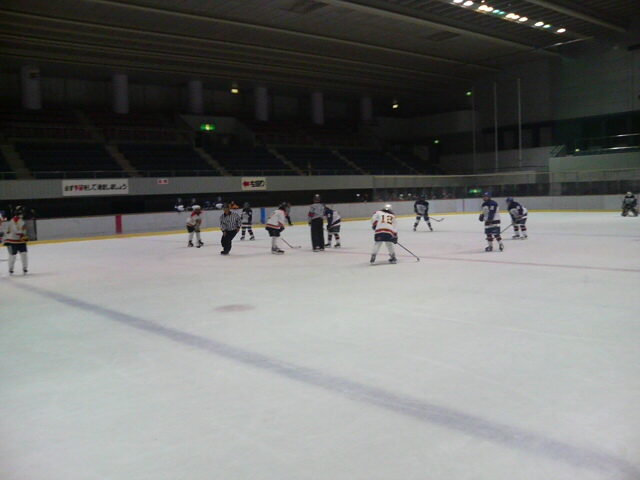 ���̉摜�̒��쌠��
Hiroshima Inline Hockey League(HIHL)�ɂ���܂��B�摜�f�[�^�̖��f�]�p�͌ł����f��\���グ�܂��B