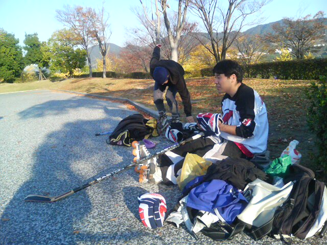 ���̉摜�̒��쌠��
Hiroshima Inline Hockey League(HIHL)�ɂ���܂��B�摜�f�[�^�̖��f�]�p�͌ł����f��\���グ�܂��B