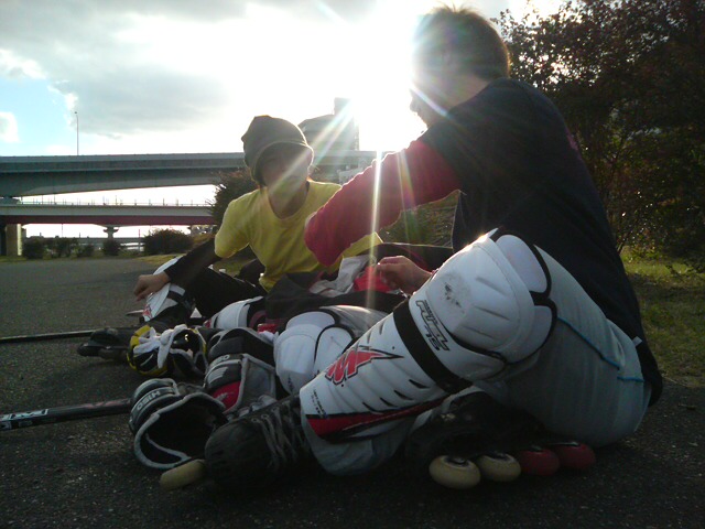 ���̉摜�̒��쌠��
Hiroshima Inline Hockey League(HIHL)�ɂ���܂��B�摜�f�[�^�̖��f�]�p�͌ł����f��\���グ�܂��B