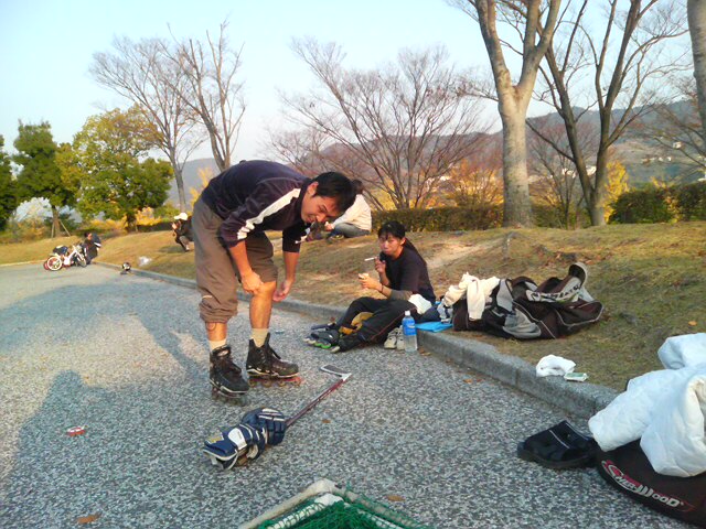 ���̉摜�̒��쌠��
Hiroshima Inline Hockey League(HIHL)�ɂ���܂��B�摜�f�[�^�̖��f�]�p�͌ł����f��\���グ�܂��B