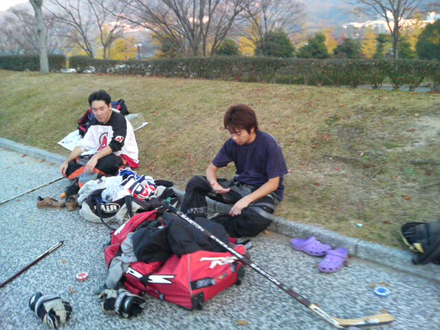 ���̉摜�̒��쌠��
Hiroshima Inline Hockey League(HIHL)�ɂ���܂��B�摜�f�[�^�̖��f�]�p�͌ł����f��\���グ�܂��B