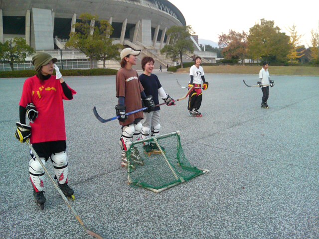 ���̉摜�̒��쌠��
Hiroshima Inline Hockey League(HIHL)�ɂ���܂��B�摜�f�[�^�̖��f�]�p�͌ł����f��\���グ�܂��B