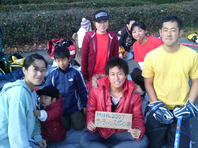 ���̉摜�̒��쌠��
Hiroshima Inline Hockey League(HIHL)�ɂ���܂��B�摜�f�[�^�̖��f�]�p�͌ł����f��\���グ�܂��B