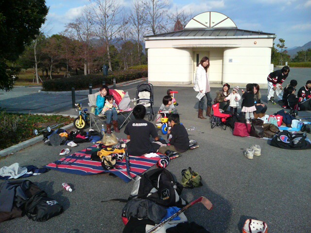 ���̉摜�̒��쌠��
Hiroshima Inline Hockey League(HIHL)�ɂ���܂��B�摜�f�[�^�̖��f�]�p�͌ł����f��\���グ�܂��B