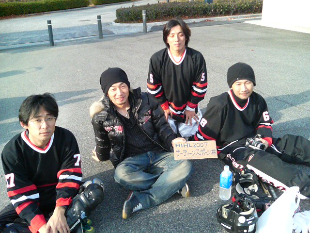 ���̉摜�̒��쌠��
Hiroshima Inline Hockey League(HIHL)�ɂ���܂��B�摜�f�[�^�̖��f�]�p�͌ł����f��\���グ�܂��B