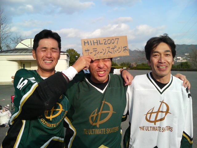 ���̉摜�̒��쌠��
Hiroshima Inline Hockey League(HIHL)�ɂ���܂��B�摜�f�[�^�̖��f�]�p�͌ł����f��\���グ�܂��B