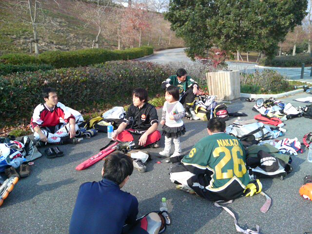 ���̉摜�̒��쌠��
Hiroshima Inline Hockey League(HIHL)�ɂ���܂��B�摜�f�[�^�̖��f�]�p�͌ł����f��\���グ�܂��B
