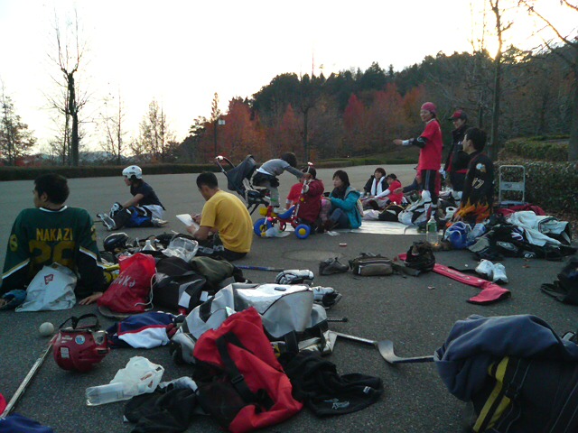 ���̉摜�̒��쌠��
Hiroshima Inline Hockey League(HIHL)�ɂ���܂��B�摜�f�[�^�̖��f�]�p�͌ł����f��\���グ�܂��B