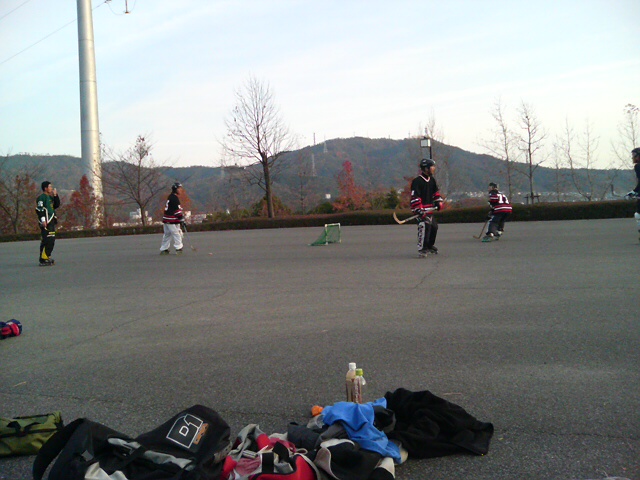 ���̉摜�̒��쌠��
Hiroshima Inline Hockey League(HIHL)�ɂ���܂��B�摜�f�[�^�̖��f�]�p�͌ł����f��\���グ�܂��B