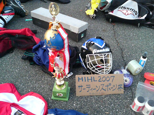 ���̉摜�̒��쌠��
Hiroshima Inline Hockey League(HIHL)�ɂ���܂��B�摜�f�[�^�̖��f�]�p�͌ł����f��\���グ�܂��B