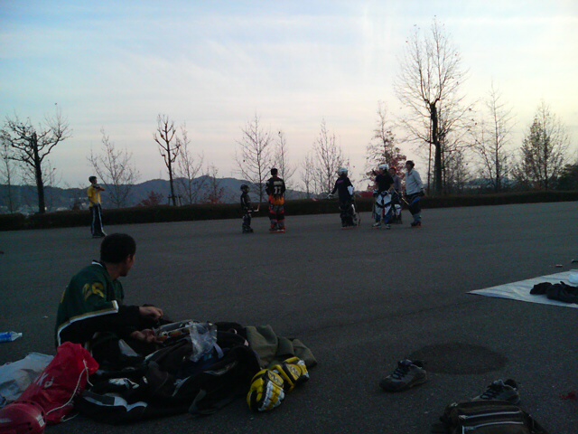 ���̉摜�̒��쌠��
Hiroshima Inline Hockey League(HIHL)�ɂ���܂��B�摜�f�[�^�̖��f�]�p�͌ł����f��\���グ�܂��B