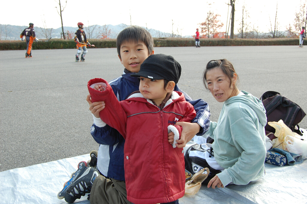 ���̉摜�̒��쌠��
Hiroshima Inline Hockey League(HIHL)�ɂ���܂��B�摜�f�[�^�̖��f�]�p�͌ł����f��\���グ�܂��B