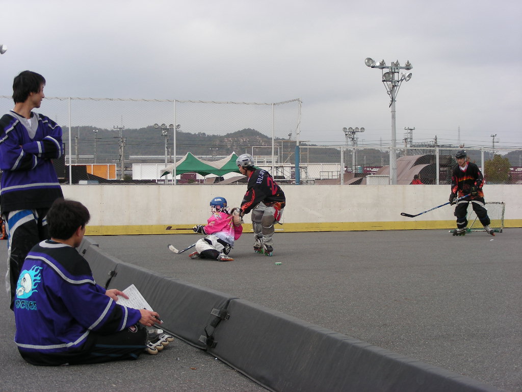 ���̉摜�̒��쌠��
Hiroshima Inline Hockey League(HIHL)�ɂ���܂��B�摜�f�[�^�̖��f�]�p�͌ł����f��\���グ�܂��B