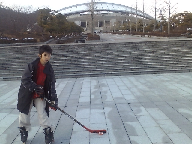 ���̉摜�̒��쌠��
Hiroshima Inline Hockey League(HIHL)�ɂ���܂��B�摜�f�[�^�̖��f�]�p�͌ł����f��\���グ�܂��B