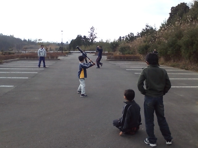 ���̉摜�̒��쌠��
Hiroshima Inline Hockey League(HIHL)�ɂ���܂��B�摜�f�[�^�̖��f�]�p�͌ł����f��\���グ�܂��B