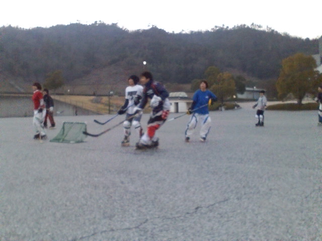 ���̉摜�̒��쌠��
Hiroshima Inline Hockey League(HIHL)�ɂ���܂��B�摜�f�[�^�̖��f�]�p�͌ł����f��\���グ�܂��B