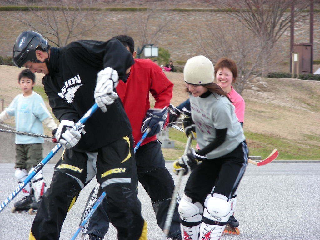 ���̉摜�̒��쌠��
Hiroshima Inline Hockey League(HIHL)�ɂ���܂��B�摜�f�[�^�̖��f�]�p�͌ł����f��\���グ�܂��B