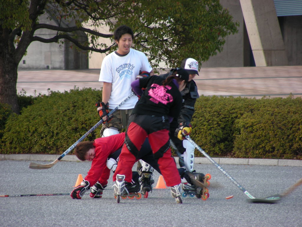 ���̉摜�̒��쌠��
Hiroshima Inline Hockey League(HIHL)�ɂ���܂��B�摜�f�[�^�̖��f�]�p�͌ł����f��\���グ�܂��B