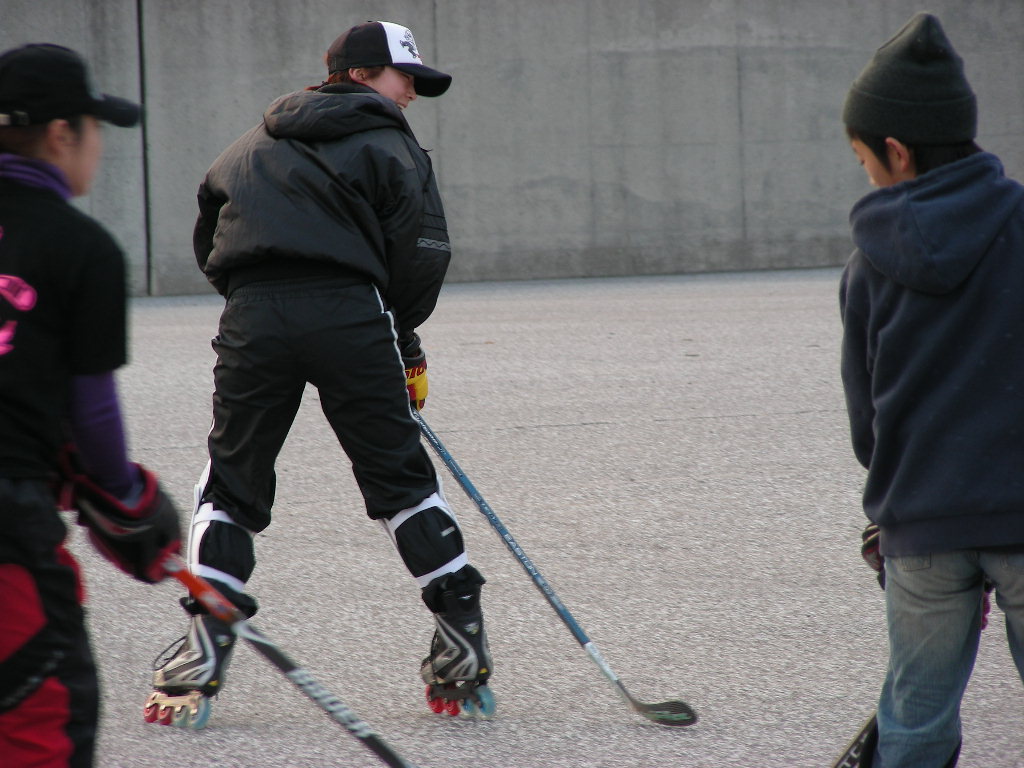 ���̉摜�̒��쌠��
Hiroshima Inline Hockey League(HIHL)�ɂ���܂��B�摜�f�[�^�̖��f�]�p�͌ł����f��\���グ�܂��B