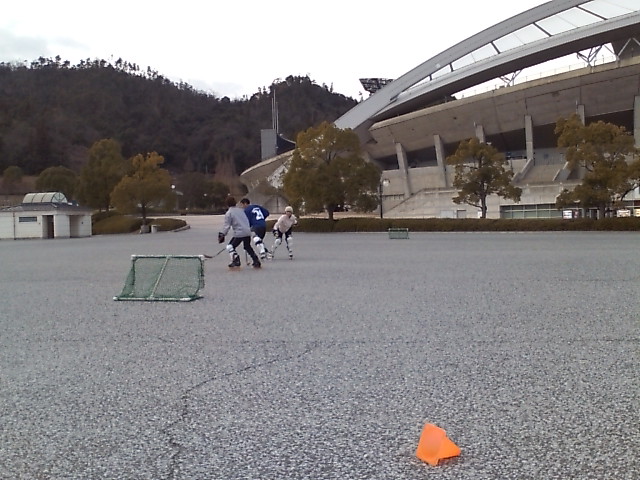 ���̉摜�̒��쌠��
Hiroshima Inline Hockey League(HIHL)�ɂ���܂��B�摜�f�[�^�̖��f�]�p�͌ł����f��\���グ�܂��B