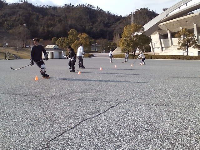 ���̉摜�̒��쌠��
Hiroshima Inline Hockey League(HIHL)�ɂ���܂��B�摜�f�[�^�̖��f�]�p�͌ł����f��\���グ�܂��B