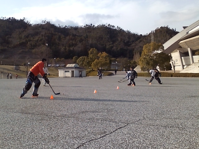 ���̉摜�̒��쌠��
Hiroshima Inline Hockey League(HIHL)�ɂ���܂��B�摜�f�[�^�̖��f�]�p�͌ł����f��\���グ�܂��B