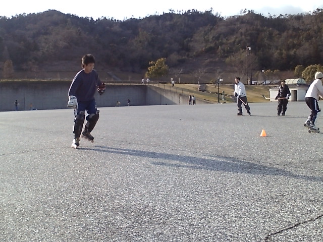 ���̉摜�̒��쌠��
Hiroshima Inline Hockey League(HIHL)�ɂ���܂��B�摜�f�[�^�̖��f�]�p�͌ł����f��\���グ�܂��B