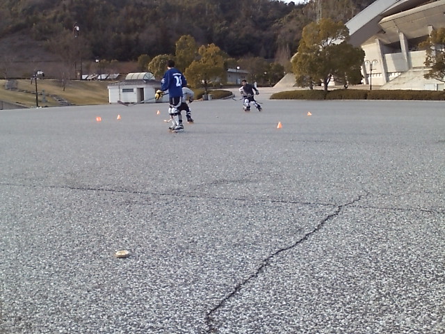 ���̉摜�̒��쌠��
Hiroshima Inline Hockey League(HIHL)�ɂ���܂��B�摜�f�[�^�̖��f�]�p�͌ł����f��\���グ�܂��B