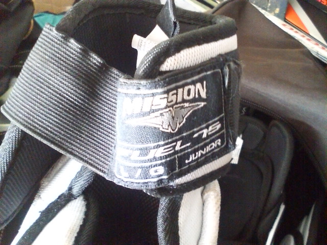 ���̉摜�̒��쌠��
Hiroshima Inline Hockey League(HIHL)�ɂ���܂��B�摜�f�[�^�̖��f�]�p�͌ł����f��\���グ�܂��B