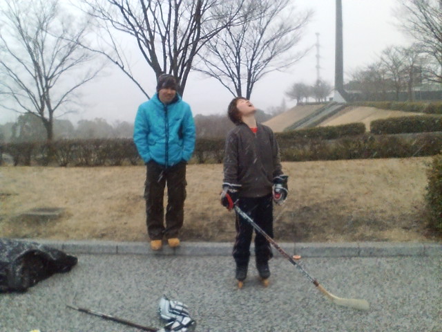 ���̉摜�̒��쌠��
Hiroshima Inline Hockey League(HIHL)�ɂ���܂��B�摜�f�[�^�̖��f�]�p�͌ł����f��\���グ�܂��B