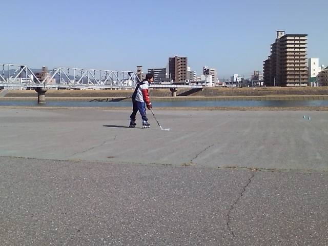 ���̉摜�̒��쌠��
Hiroshima Inline Hockey League(HIHL)�ɂ���܂��B�摜�f�[�^�̖��f�]�p�͌ł����f��\���グ�܂��B