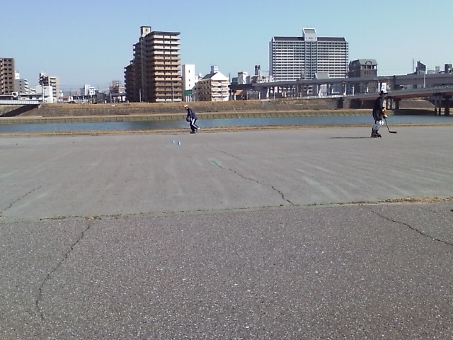 ���̉摜�̒��쌠��
Hiroshima Inline Hockey League(HIHL)�ɂ���܂��B�摜�f�[�^�̖��f�]�p�͌ł����f��\���グ�܂��B