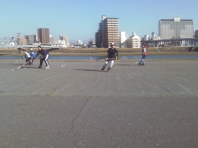 ���̉摜�̒��쌠��
Hiroshima Inline Hockey League(HIHL)�ɂ���܂��B�摜�f�[�^�̖��f�]�p�͌ł����f��\���グ�܂��B