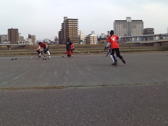 ���̉摜�̒��쌠��
Hiroshima Inline Hockey League(HIHL)�ɂ���܂��B�摜�f�[�^�̖��f�]�p�͌ł����f��\���グ�܂��B