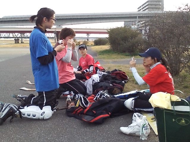 ���̉摜�̒��쌠��
Hiroshima Inline Hockey League(HIHL)�ɂ���܂��B�摜�f�[�^�̖��f�]�p�͌ł����f��\���グ�܂��B