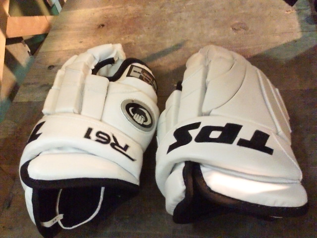 ���̉摜�̒��쌠��
Hiroshima Inline Hockey League(HIHL)�ɂ���܂��B�摜�f�[�^�̖��f�]�p�͌ł����f��\���グ�܂��B