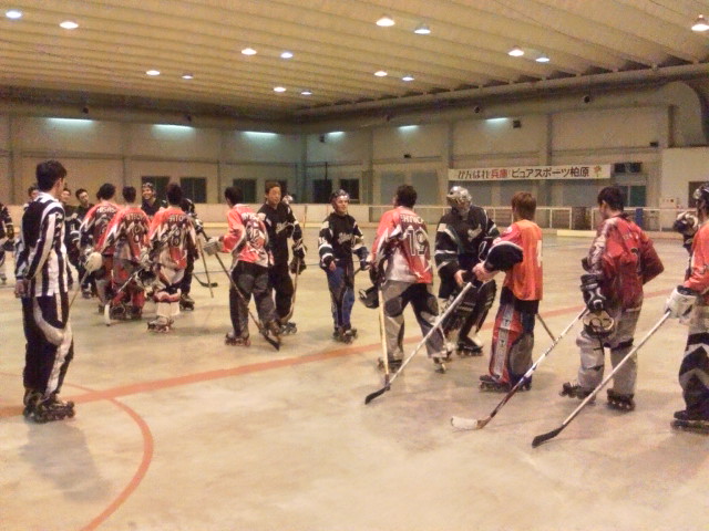 ���̉摜�̒��쌠��
Hiroshima Inline Hockey League(HIHL)�ɂ���܂��B�摜�f�[�^�̖��f�]�p�͌ł����f��\���グ�܂��B