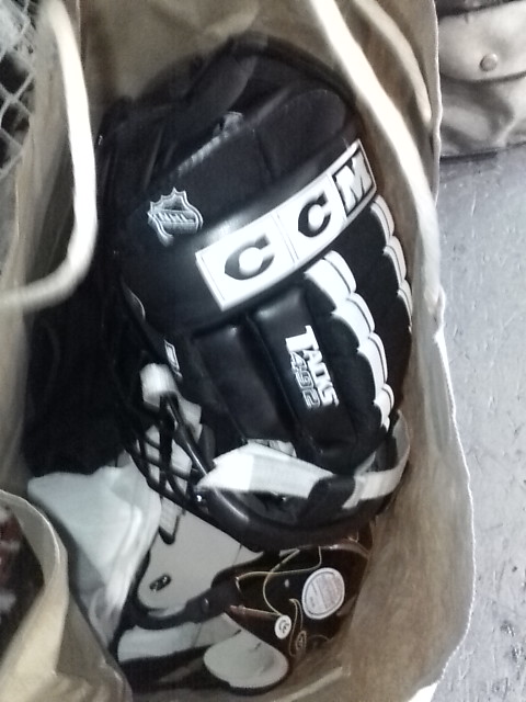 ���̉摜�̒��쌠��
Hiroshima Inline Hockey League(HIHL)�ɂ���܂��B�摜�f�[�^�̖��f�]�p�͌ł����f��\���グ�܂��B