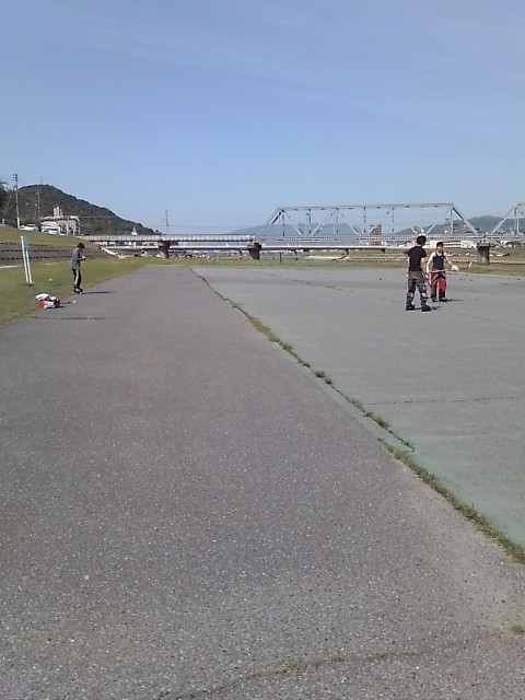 ���̉摜�̒��쌠��
Hiroshima Inline Hockey League(HIHL)�ɂ���܂��B�摜�f�[�^�̖��f�]�p�͌ł����f��\���グ�܂��B