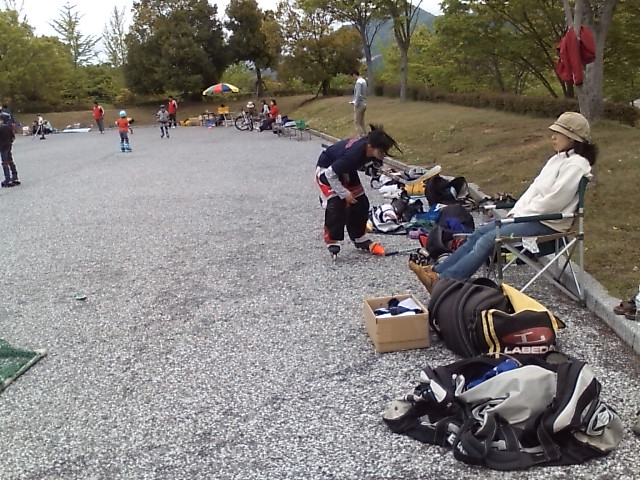 ���̉摜�̒��쌠��
Hiroshima Inline Hockey League(HIHL)�ɂ���܂��B�摜�f�[�^�̖��f�]�p�͌ł����f��\���グ�܂��B