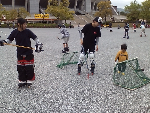 ���̉摜�̒��쌠��
Hiroshima Inline Hockey League(HIHL)�ɂ���܂��B�摜�f�[�^�̖��f�]�p�͌ł����f��\���グ�܂��B